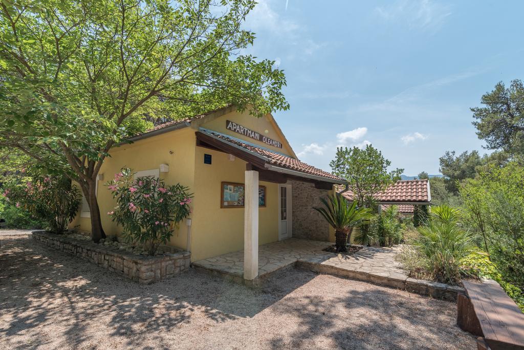 Villas Oleandri Vrboska Luaran gambar
